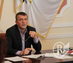 Андрос поріже незаконно встановлені біл-борди (фото) Андрос поріже незаконно встановлені біл-борди (фото)